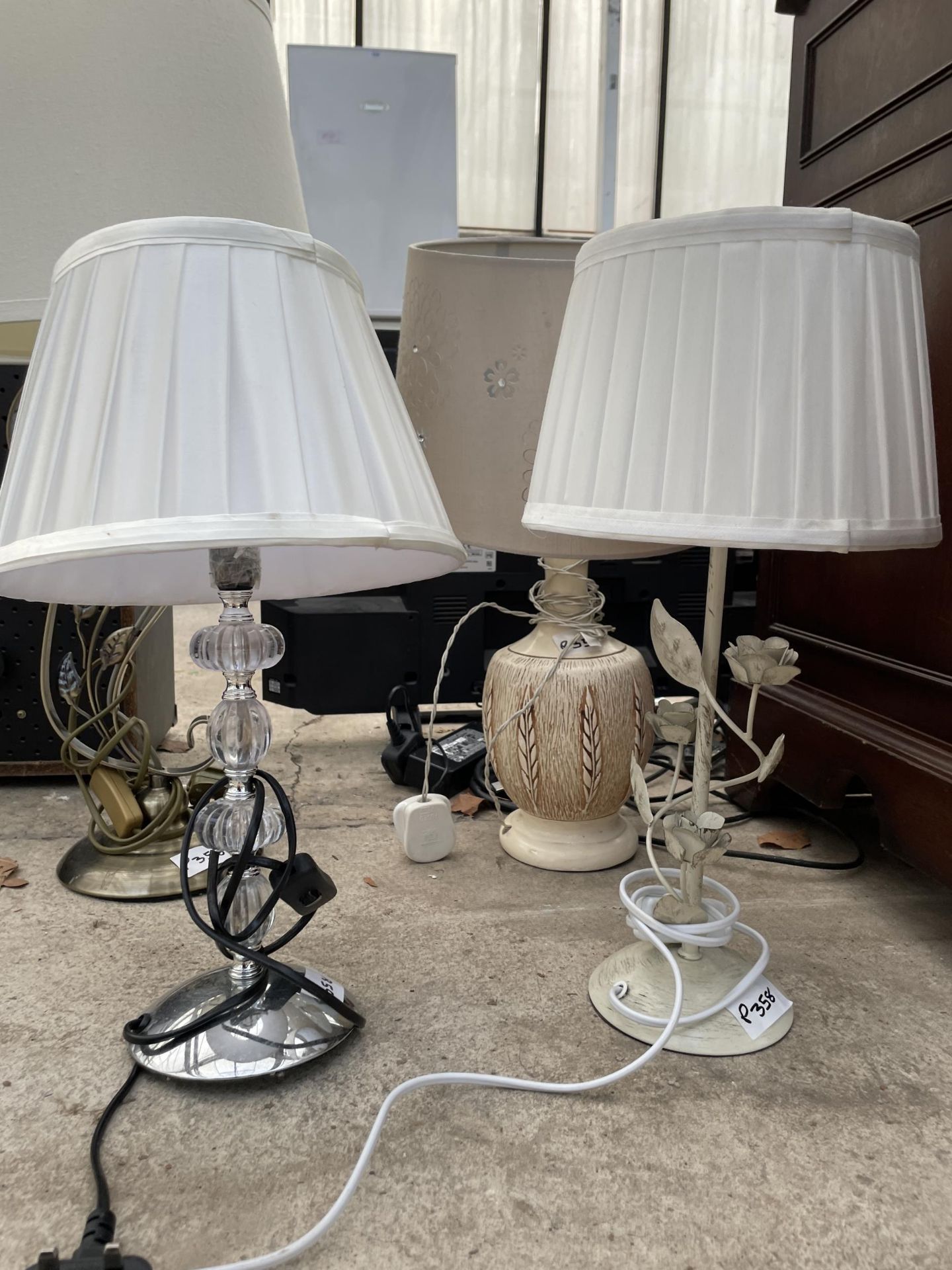 FOUR VARIOUS TABLE LAMPS - Image 2 of 2