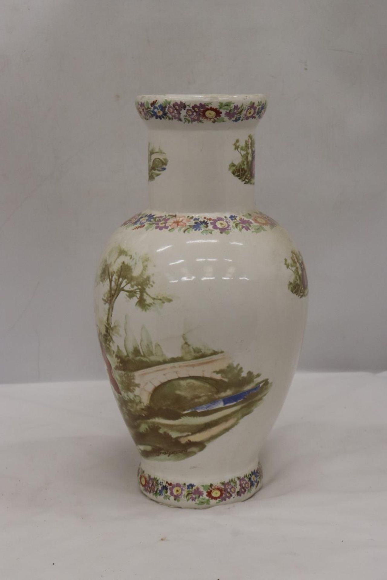 A LARGE VICTORIAN STYLE VASE WITH TRANSFER PRINTED PRINT, HEIGHT 37CM - Bild 2 aus 3