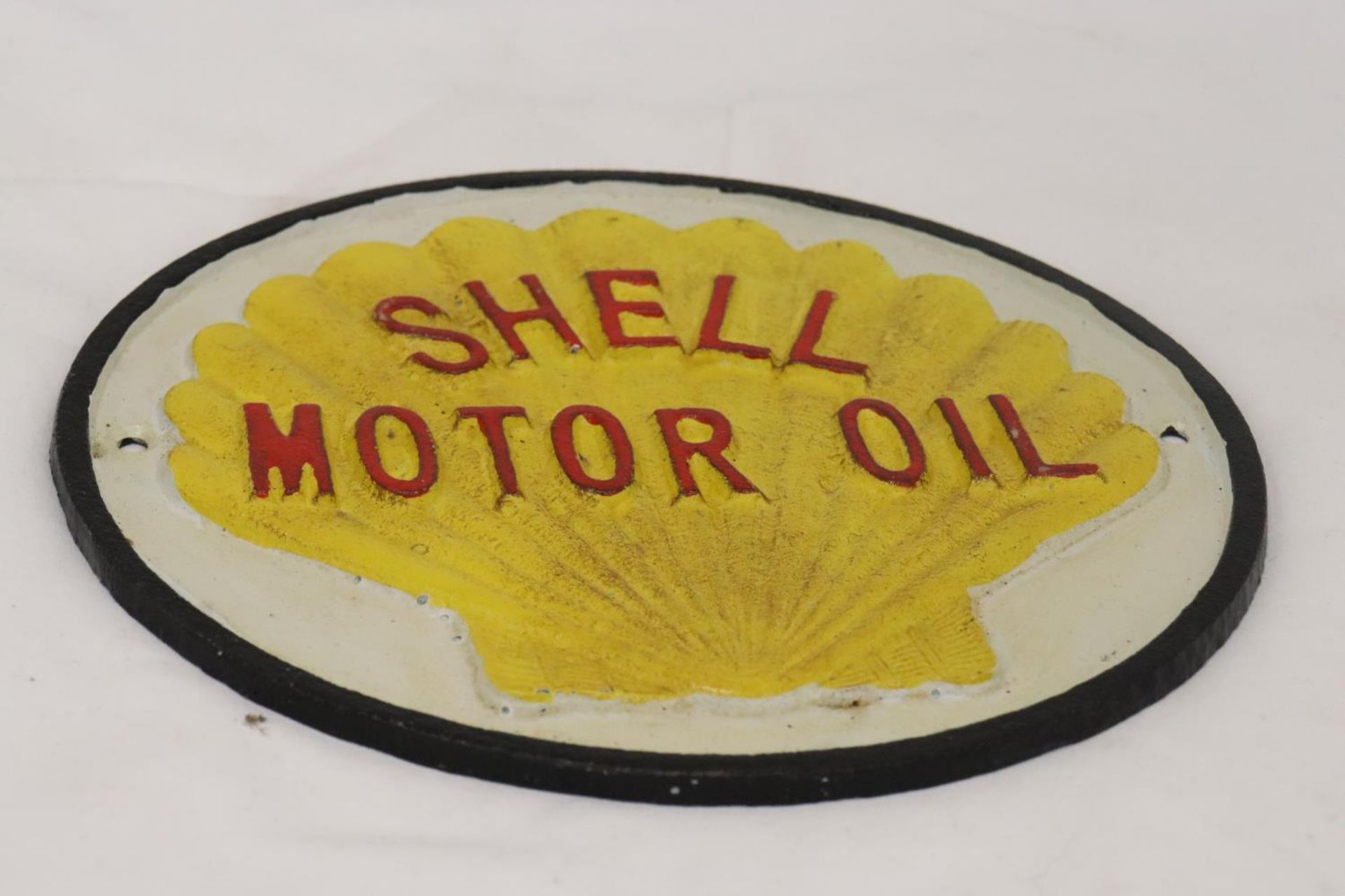 A HEAVY CAST SHELL MOTOR OIL SIGN - Image 2 of 3