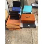 AN ASSORTMENT OF ITEMS TO INCLUDE AN OAK BOX WITH KEY, STORAGE TRAYS AND DESK TIDIES ETC