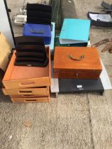 AN ASSORTMENT OF ITEMS TO INCLUDE AN OAK BOX WITH KEY, STORAGE TRAYS AND DESK TIDIES ETC