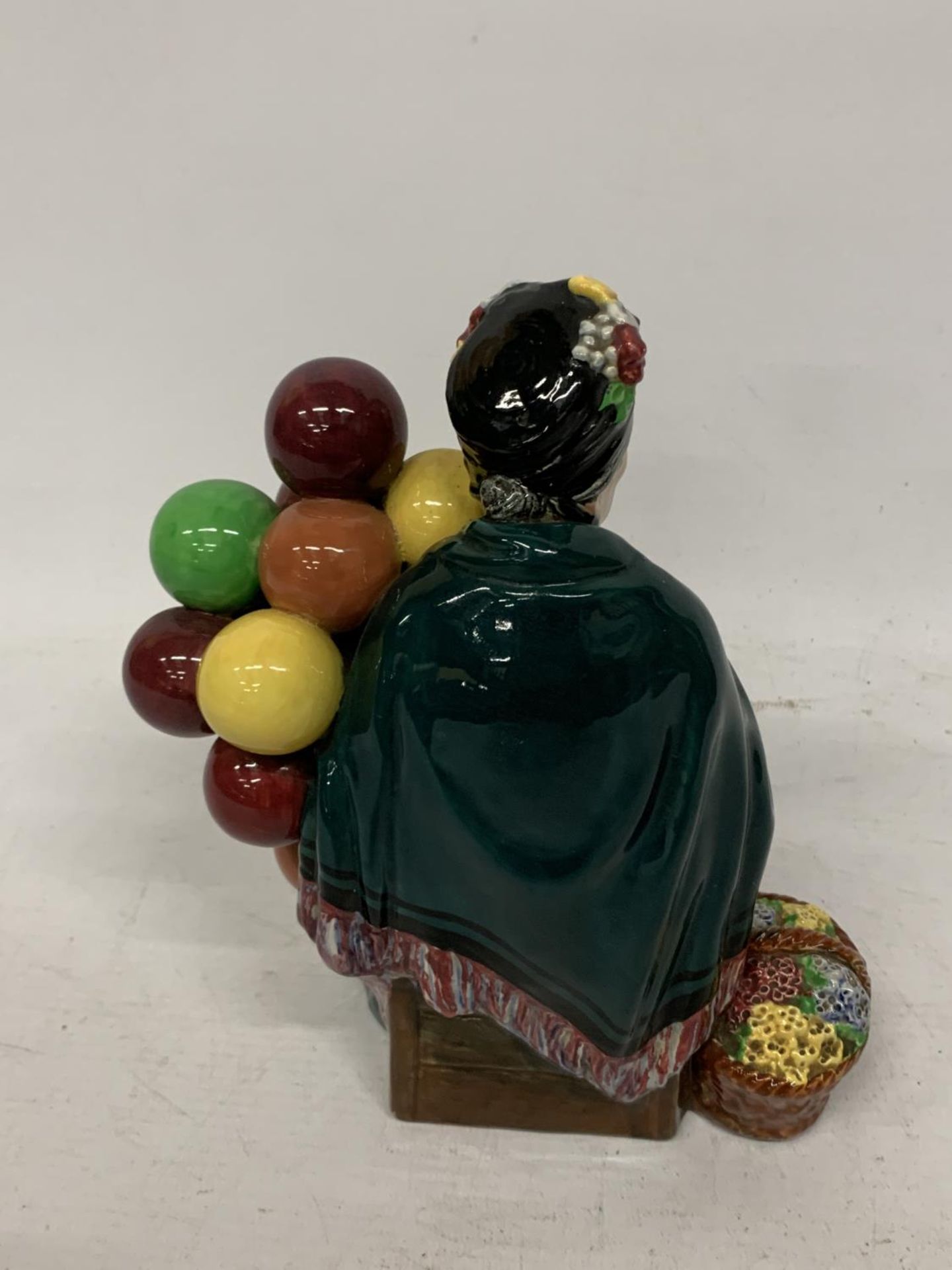 A ROYAL DOULTON FIGURE OF "THE OLD BALLOON SELLER" HN 1315 - Image 2 of 3