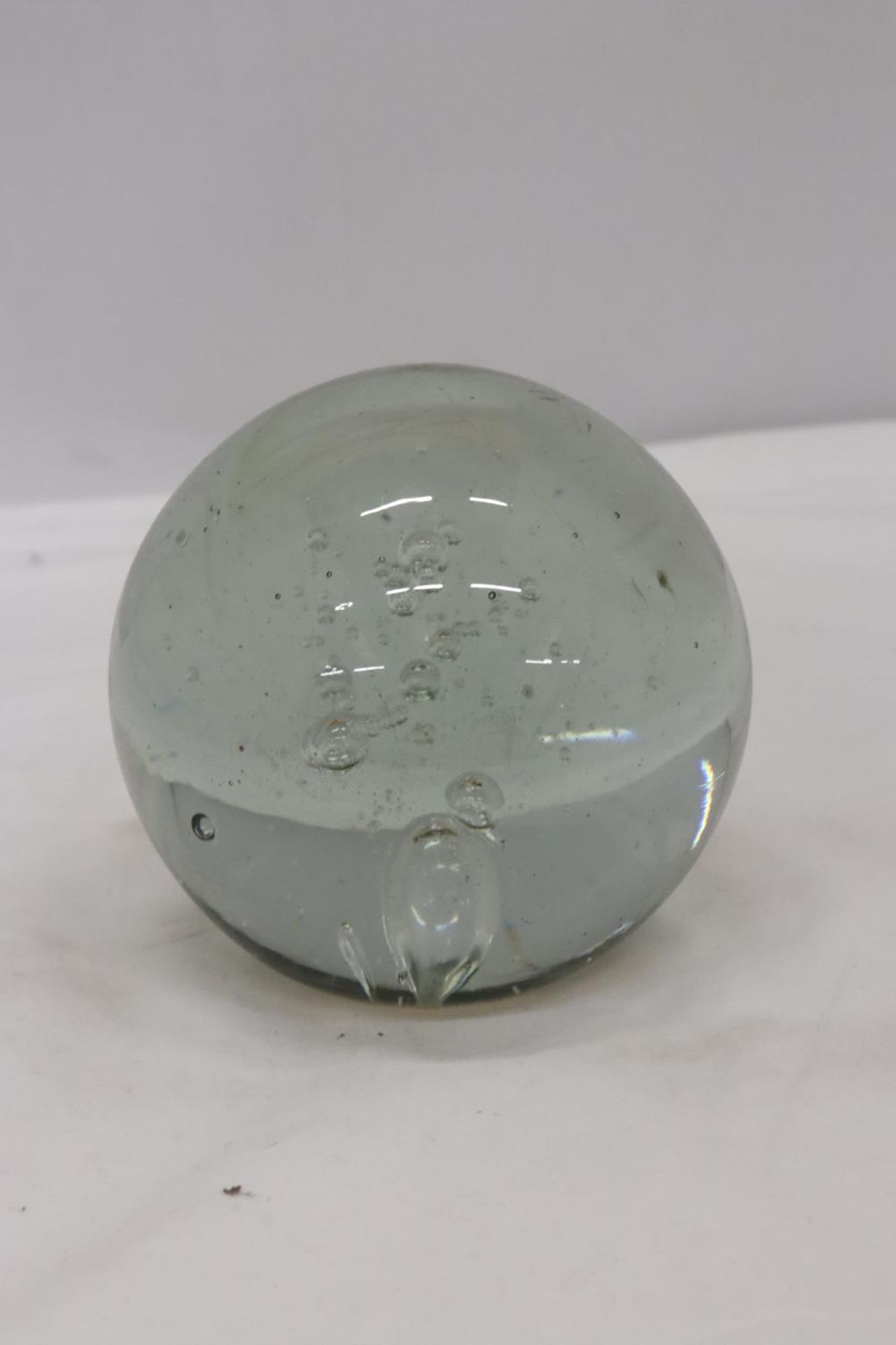 A LARGE VINTAGE GLASS DUMP PAPERWEIGHT - Image 2 of 4
