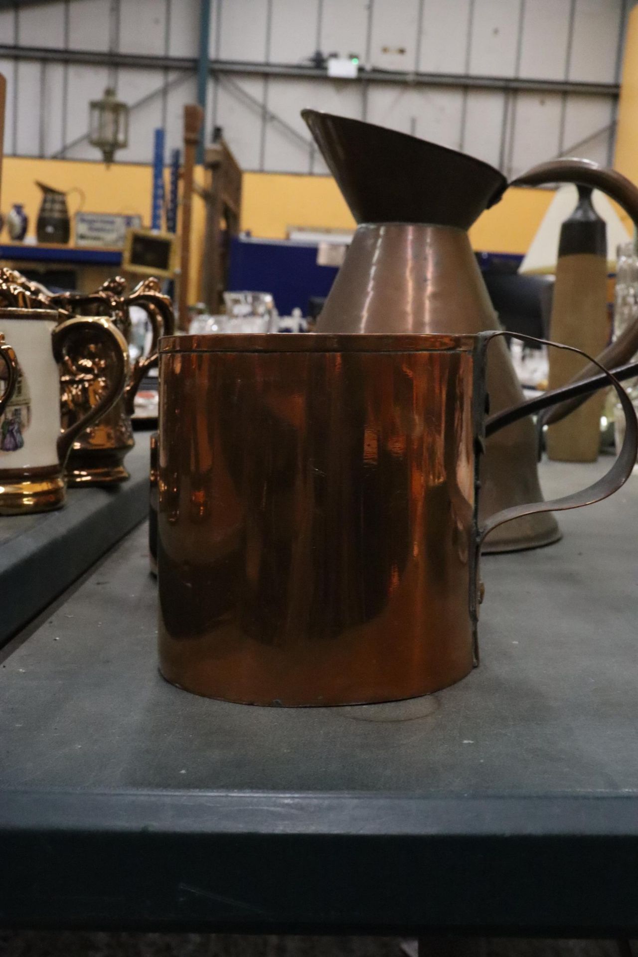 A HAYSTACK COPPER JUG TOGETHER WITH COPPER PAN AND GEORGIAN TANKARD - Bild 4 aus 6