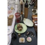 A MIXED LOT TO INCLUDE LARGE VINTAGE GLASS VASES, A CRANBERRY CUT GLASS VASE, CARLTON WARE PLATES,