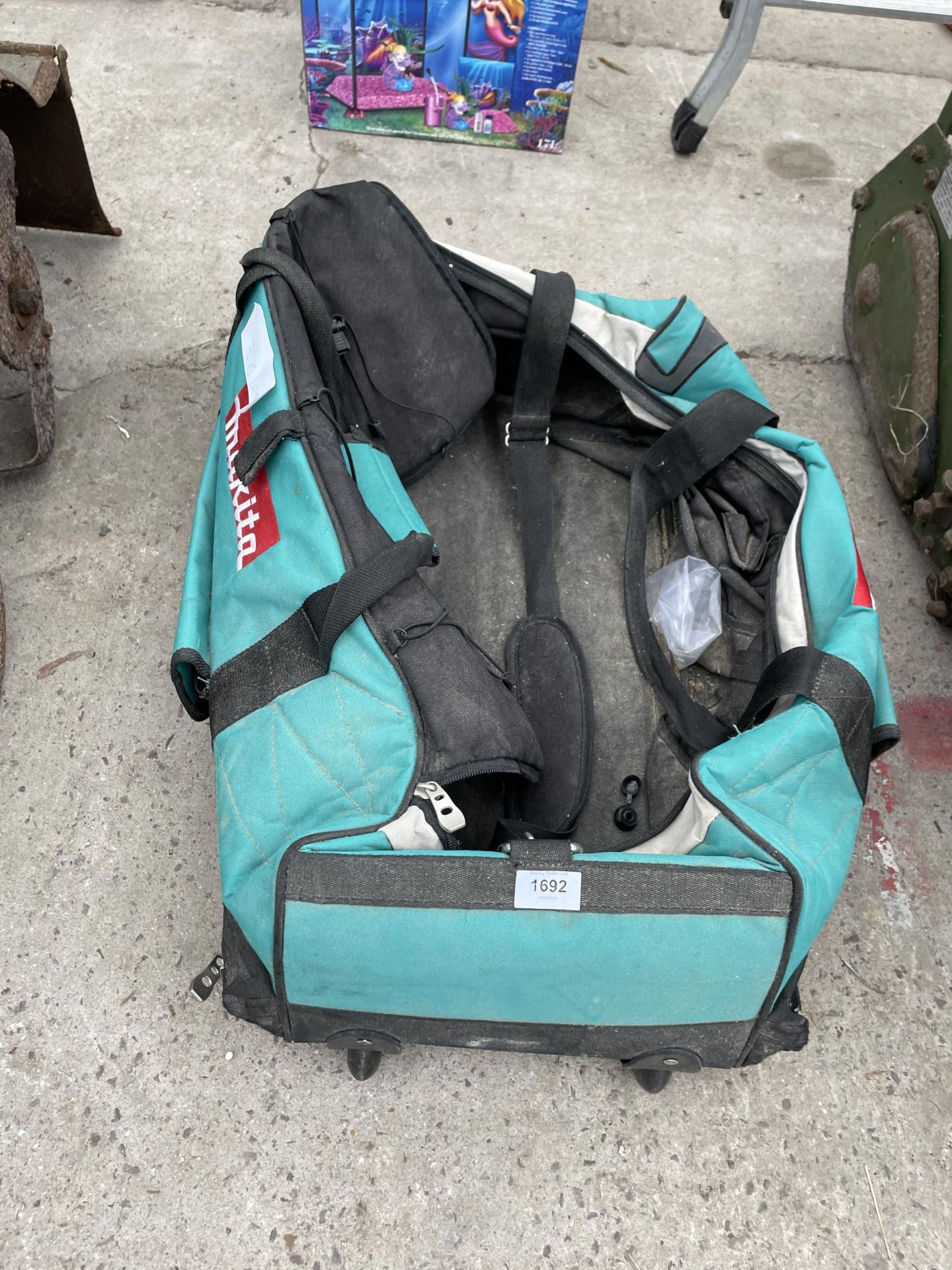 A LARGE MAKITA TOOL CARRYING BAG