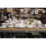 A QUANTITY OF TEAWARE ITEMS TO INCLUDE A ROYAL IMPERIAL TEAPOT, CHINA CUPS, SAUCERS, SIDE PLATES,