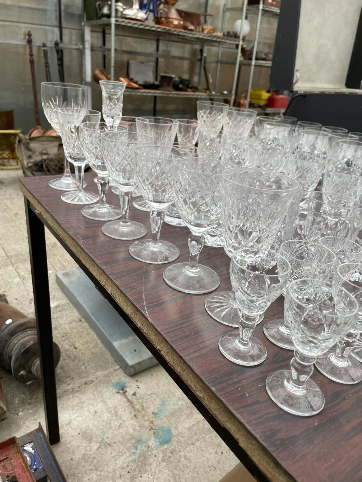A LARGE QUANTITY OF CUT GLASS WARE TO INCLUDE SHERRY GLASSES, BRANDY BALLOONS AND WINE GLASSES ETC - Image 2 of 3