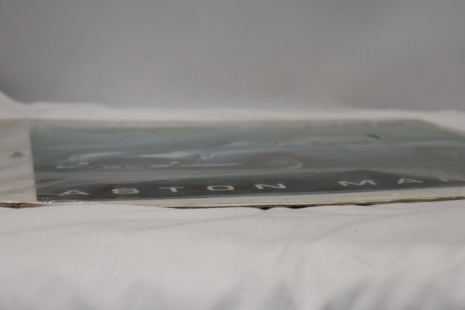 AN ASTON MARTIN DB 5 METAL SIGN, 40CM X 30CM - Image 3 of 3