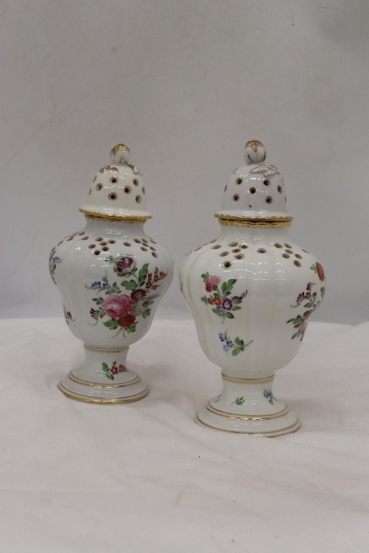 TWO PORCELAIN POT POURRI POTS WITH ROSEBUD FINIALS