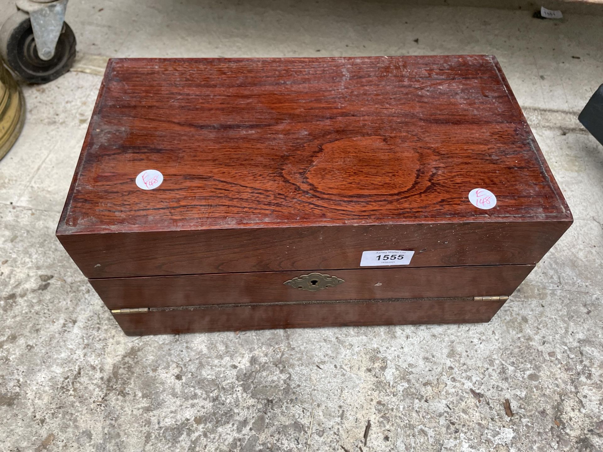 A MAHOGANY FOLDING DESK TIDY WRITING SLOPE - Bild 5 aus 7