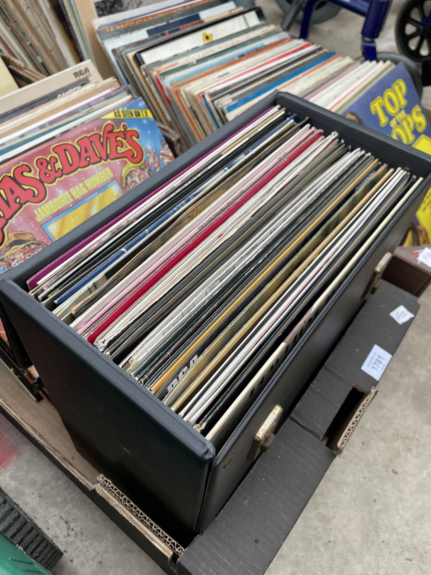 A LARGE ASSORTMENT OF LP RECORDS - Image 2 of 3