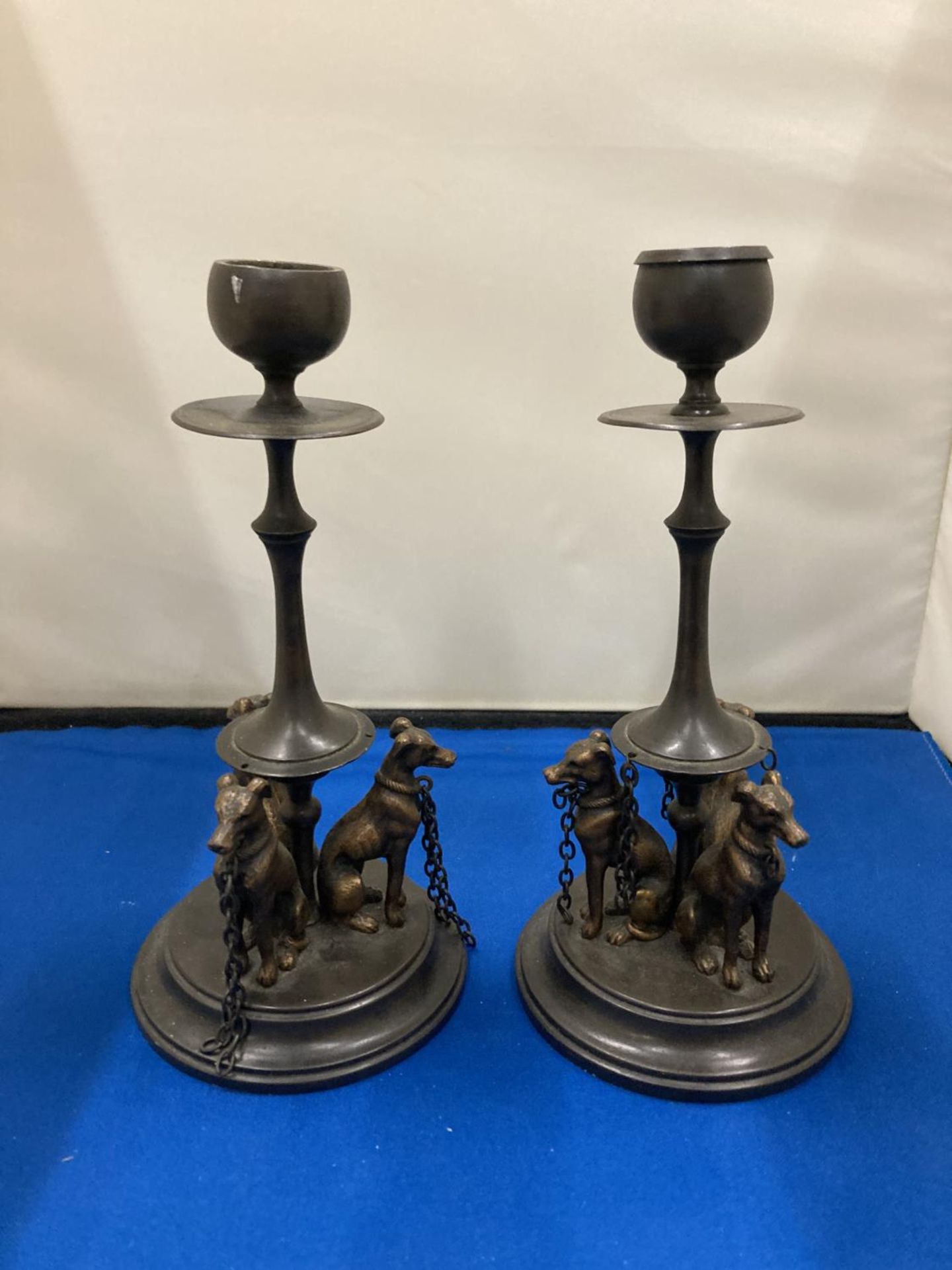 A PAIR OF BRONZE CANDLESTICKS WITH LURCHER DESIGN, HEIGHT 20CM