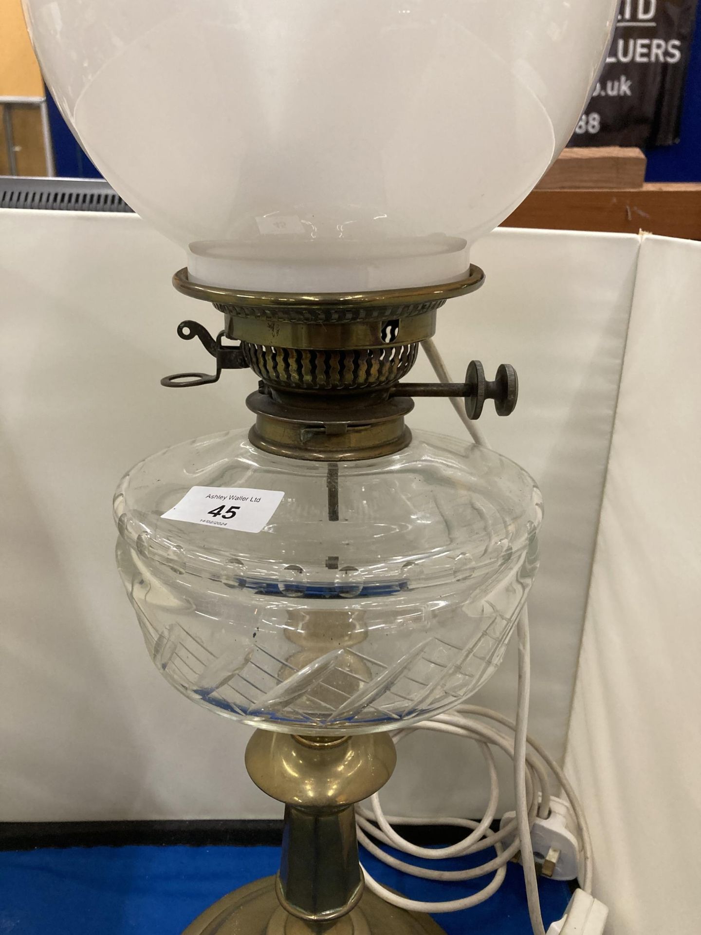 A 19TH CENTURY OIL LAMP CONVERTED TO ELECTRIC WITH A BRASS BASE, CLEAR CUT GLASS RESERVOIR, MILK - Image 3 of 4