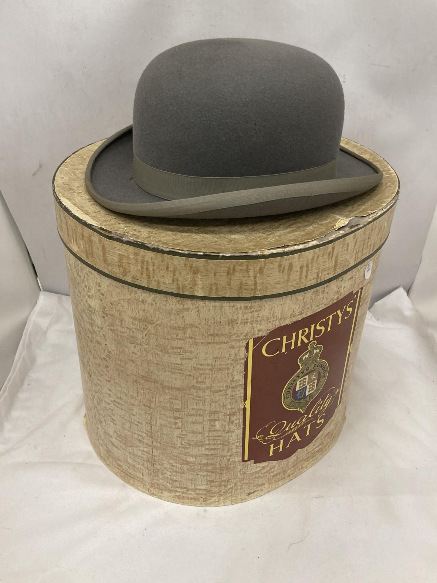 A CHRISTYS LONDON GREY BOWLER HAT IN A CHRISTYS BOXM - SIZE 7/57 - Image 4 of 4