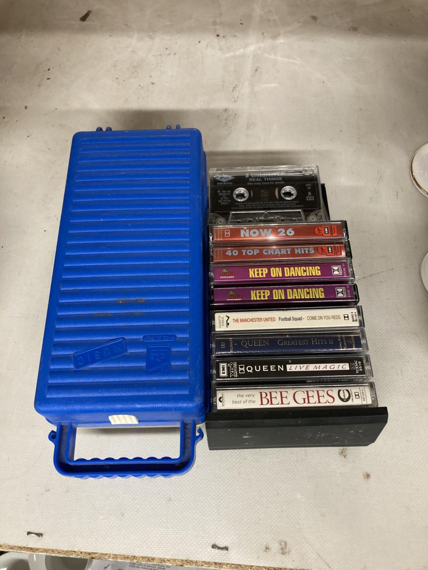 A COLLECTION OF MIXED MUSIC CASSETTES TO INCLUDE QUEEN, THE BEE GEES, ETC