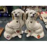 A PAIR OF STAFFORDSHIRE FRUIT PATTERNED, MANTLE SPANIELS, HEIGHT 20CM
