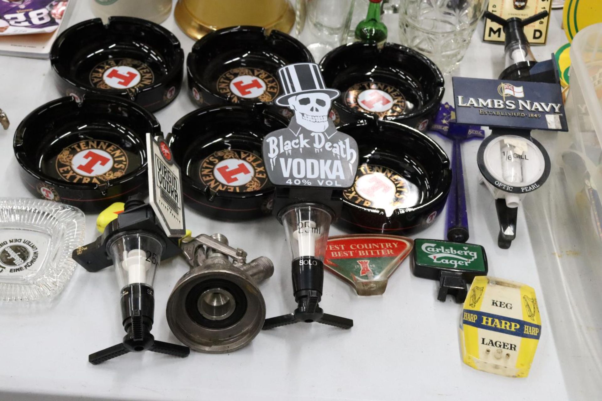 A JOBLOT OF BREWERY ITEMS TO INCLUDE BEER TAPS, ASHTRAYS, ETC., - Image 3 of 11