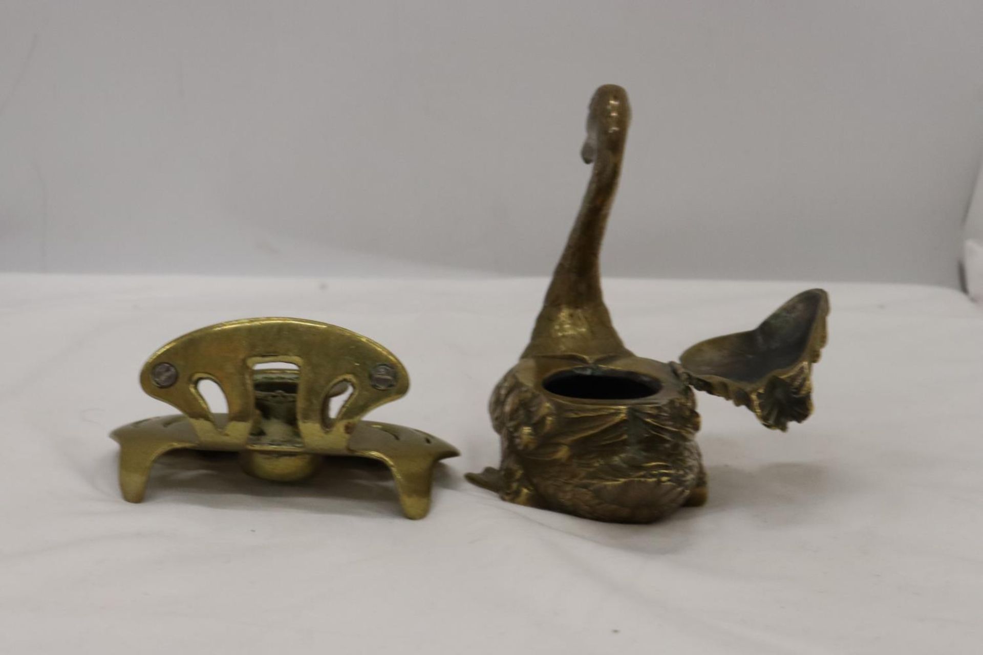 TWO VINTAGE GERMAN 'GESCHUTZT' BRASS INKWELLS, ONE IN THE SHAPE OF A SWAN - Image 4 of 5
