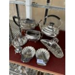 AN ASSORTMENT OF SILVER PLATE ITEMS TO INCLUDE TWO TEAPOTS, A SUGAR BOWL AND A MINIATURE CRUET SET