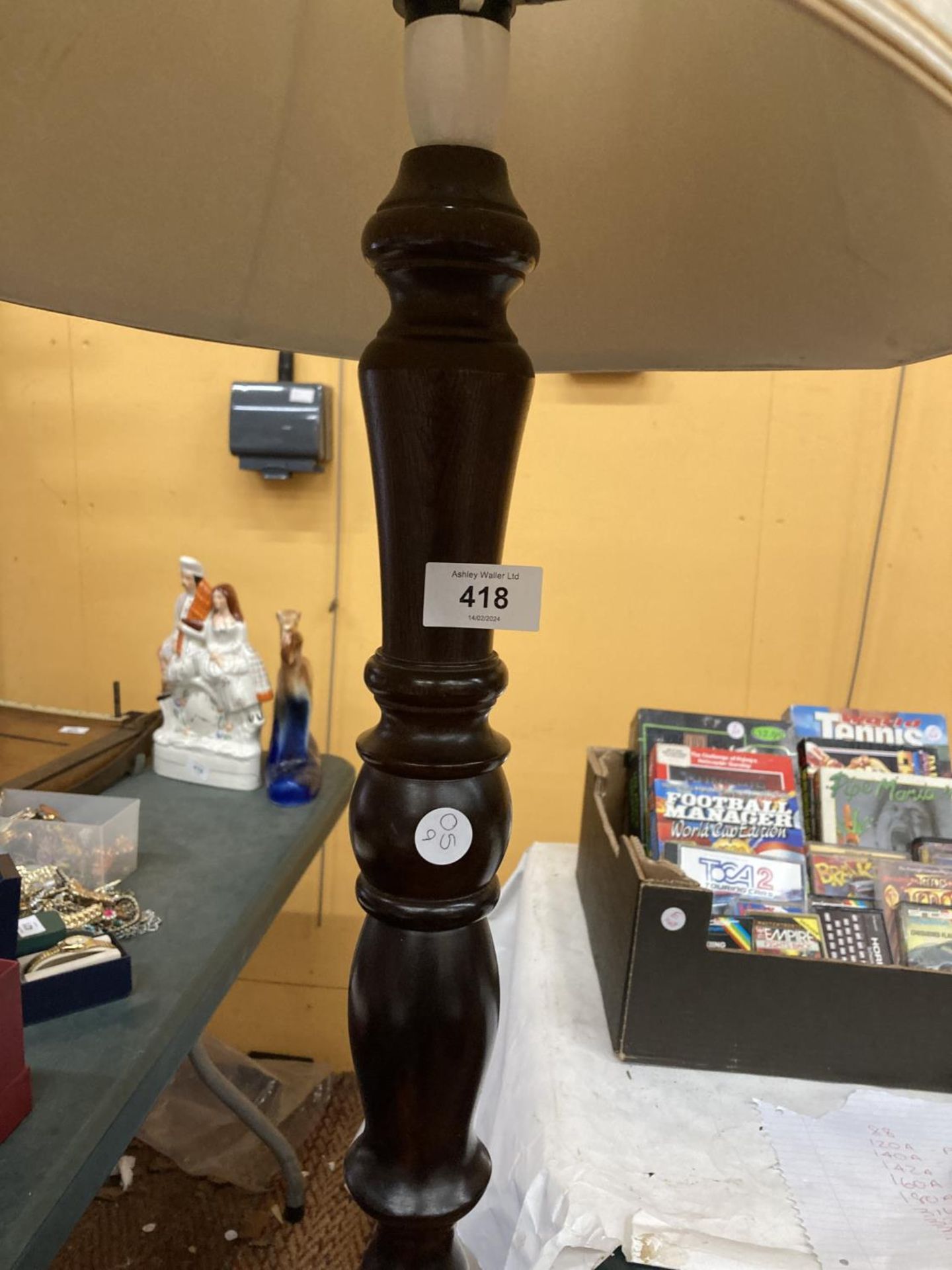 A MAHOGANY BARLEY TWIST STANDARD LAMP AND SHADE - Image 3 of 4