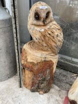 AN OWL CHAINSAW CARVING (H:65CM)