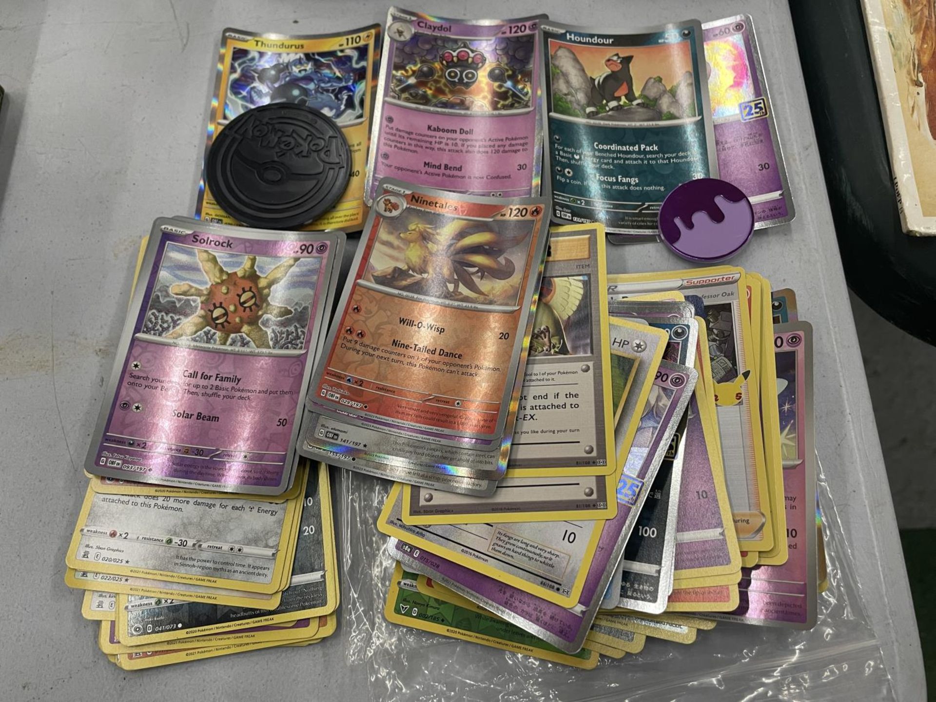 A QUANTITY OF POKEMON CARDS TO INCLUDE JAPANESE
