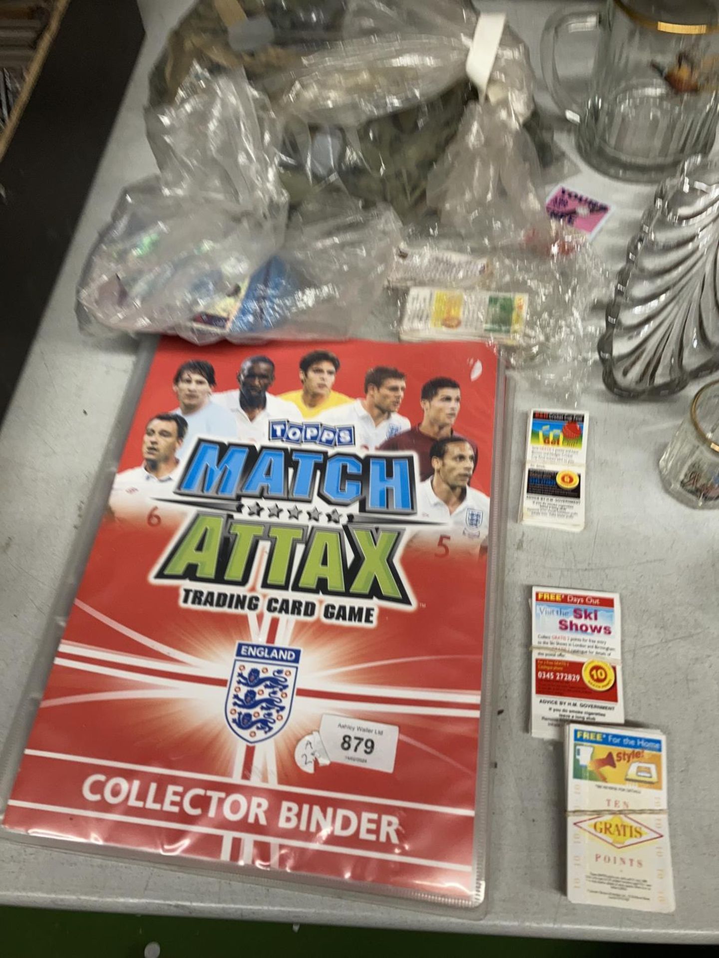 A LARGE QUANTITY OF PLASTIC TOY SOLDIERS, A MATCH ATTAX BINDER WITH CARDS PLUS A QUANTITY OF