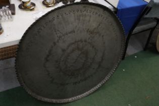 A LARGE INDIAN PIE CRUST TRAY 92CM DIAMETER