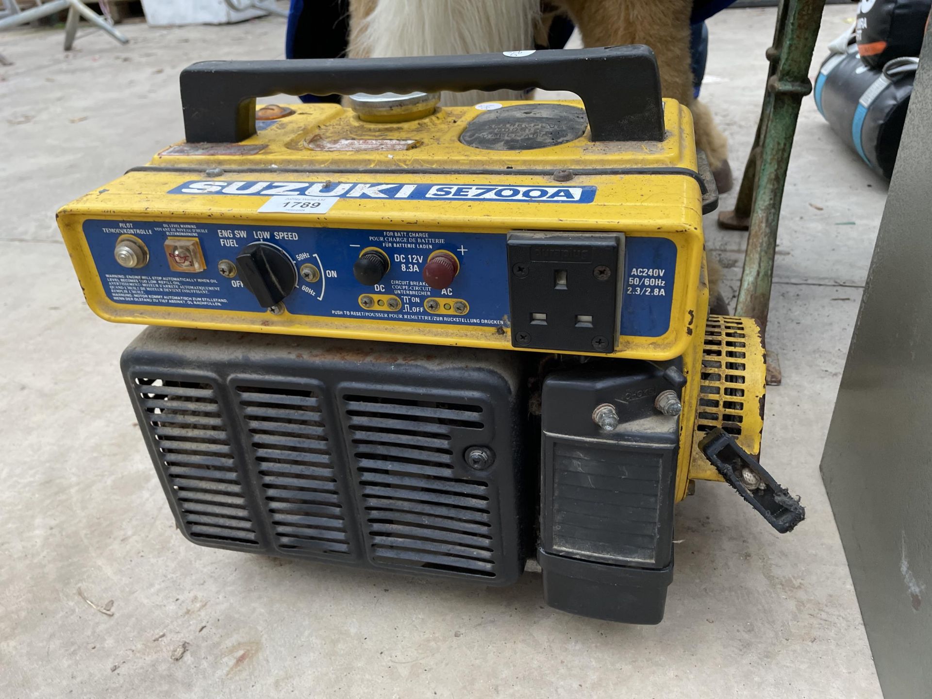 A SUZUKI SE700A PETROL GENERATOR - Image 2 of 2