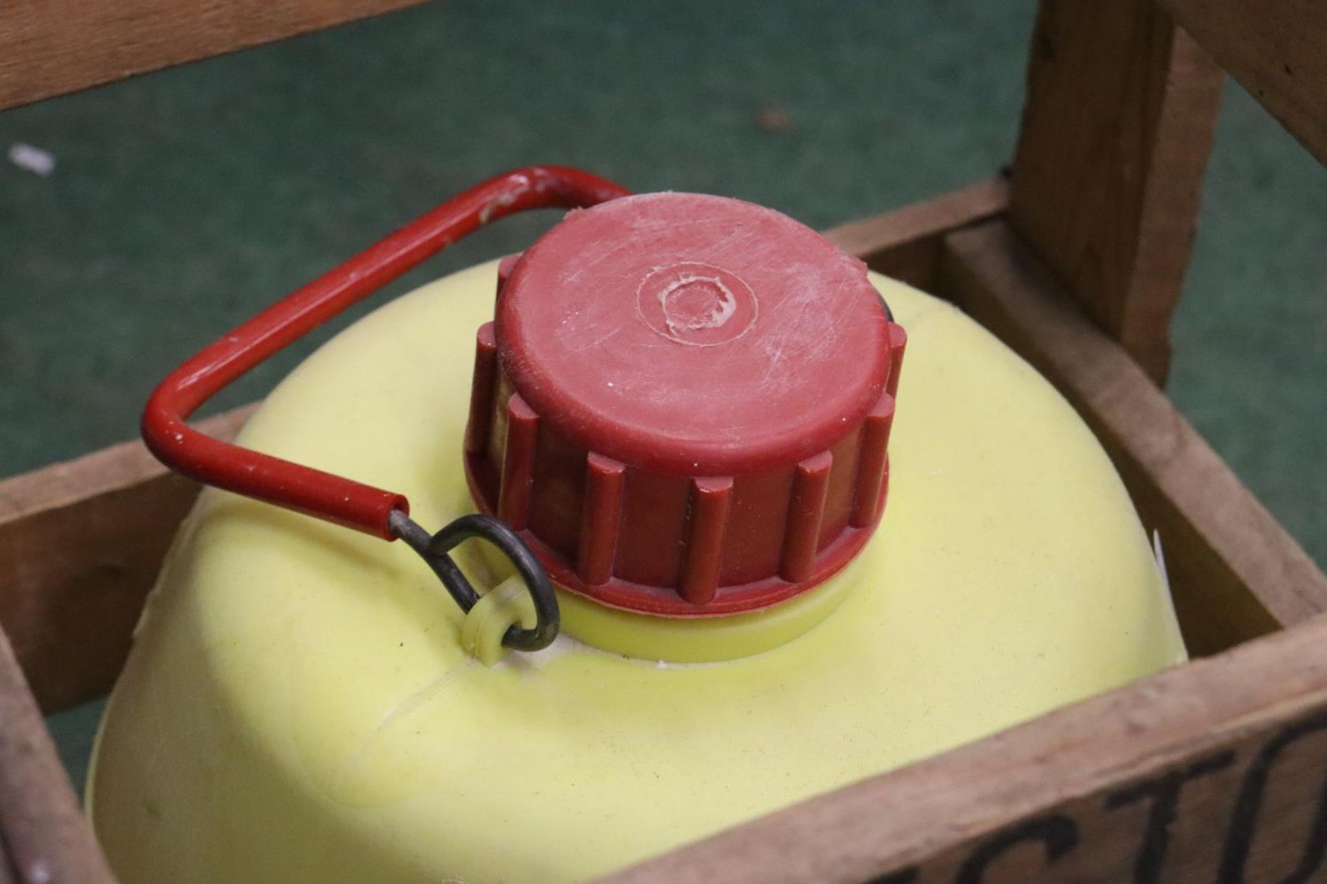 A VINTAGE WESTON'S CIDER WOODEN CASE AND WESTON'S CIDER BARREL 28 INCH HIGH - Image 6 of 6