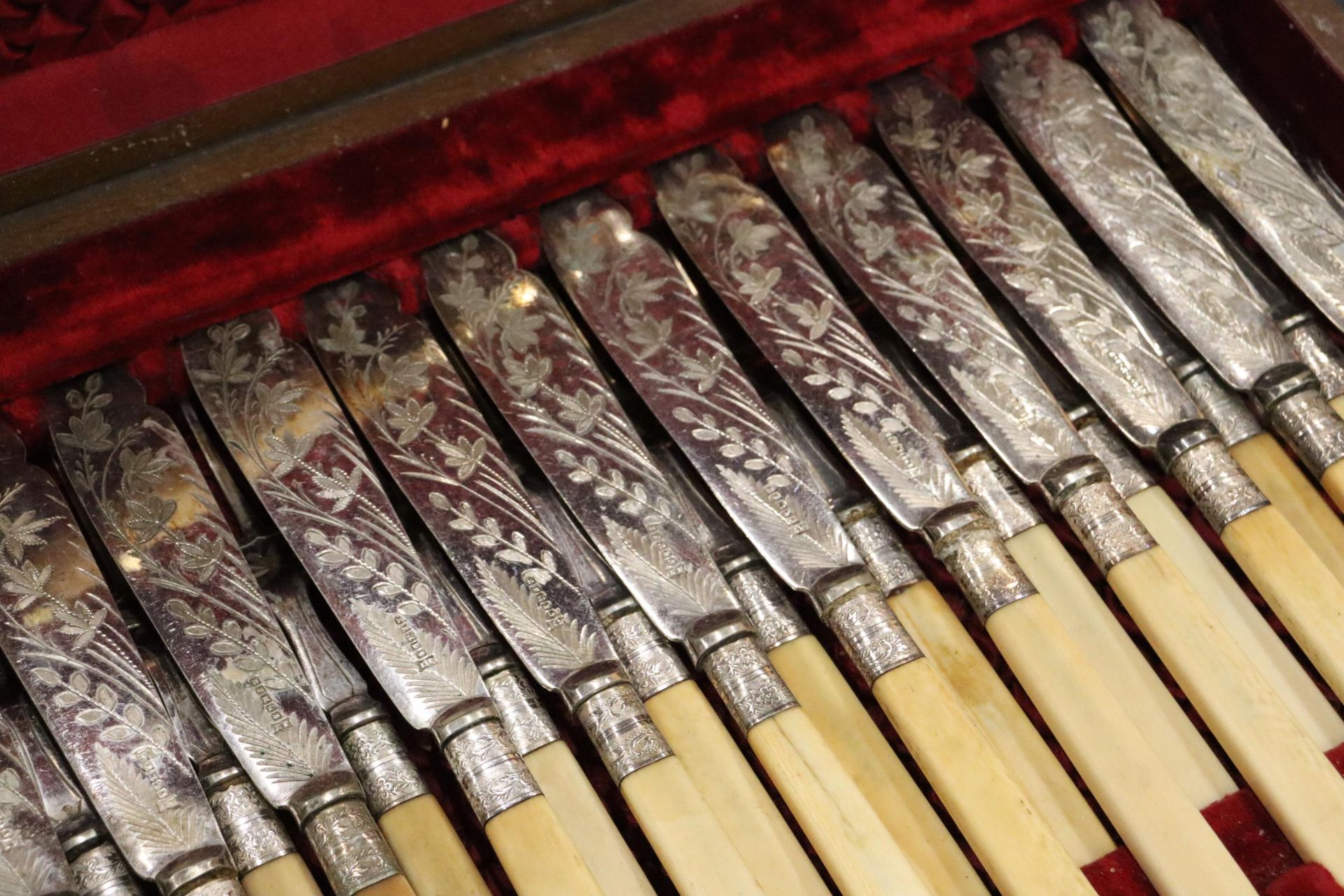 TWO CASED CUTLERY SETS TOGETHER WITH SILVER PLATE NAPKIN RINGS - Image 3 of 7