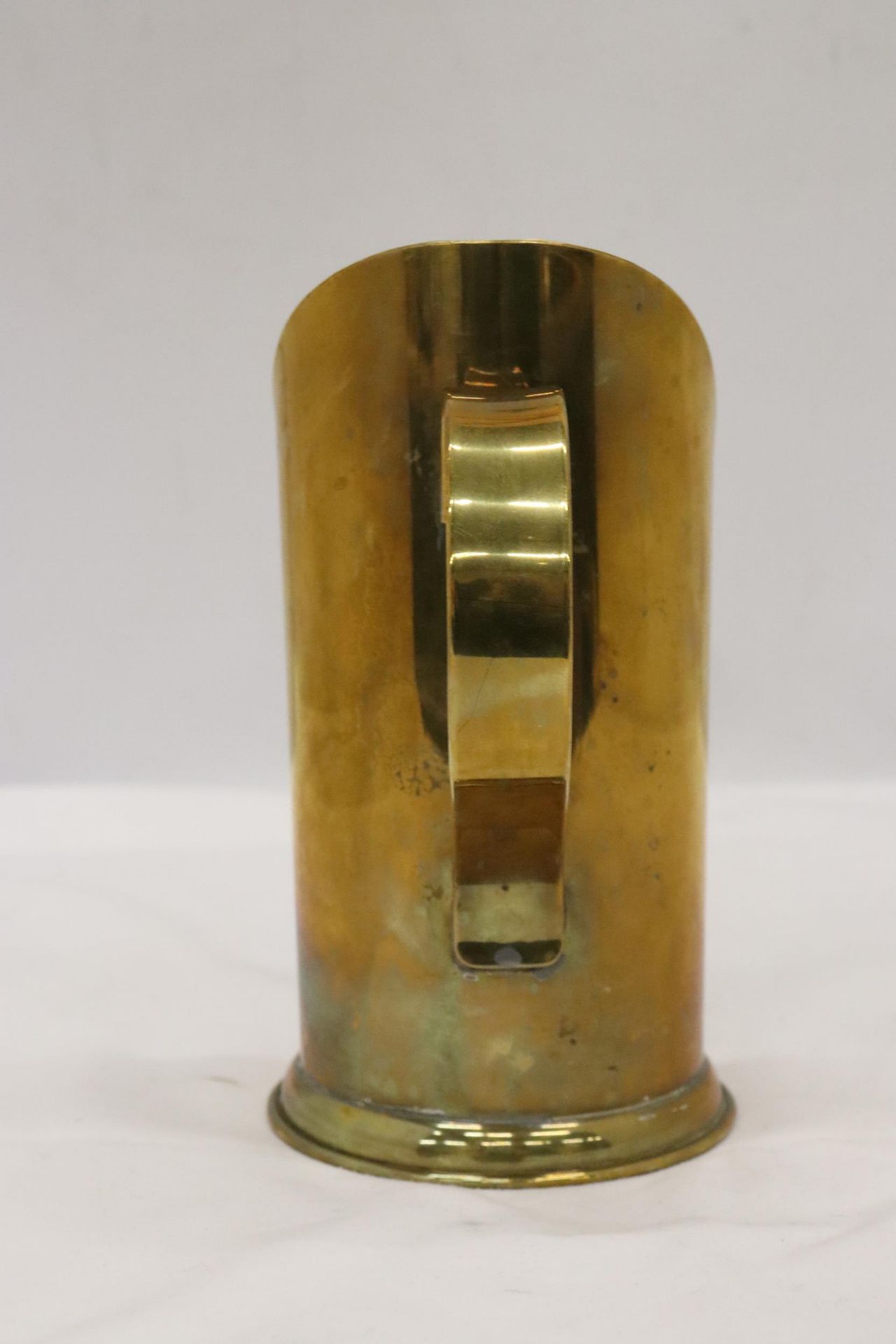A VINTAGE HAND/TABLE/HANGING BRASS CANDLESTICK - Image 3 of 5