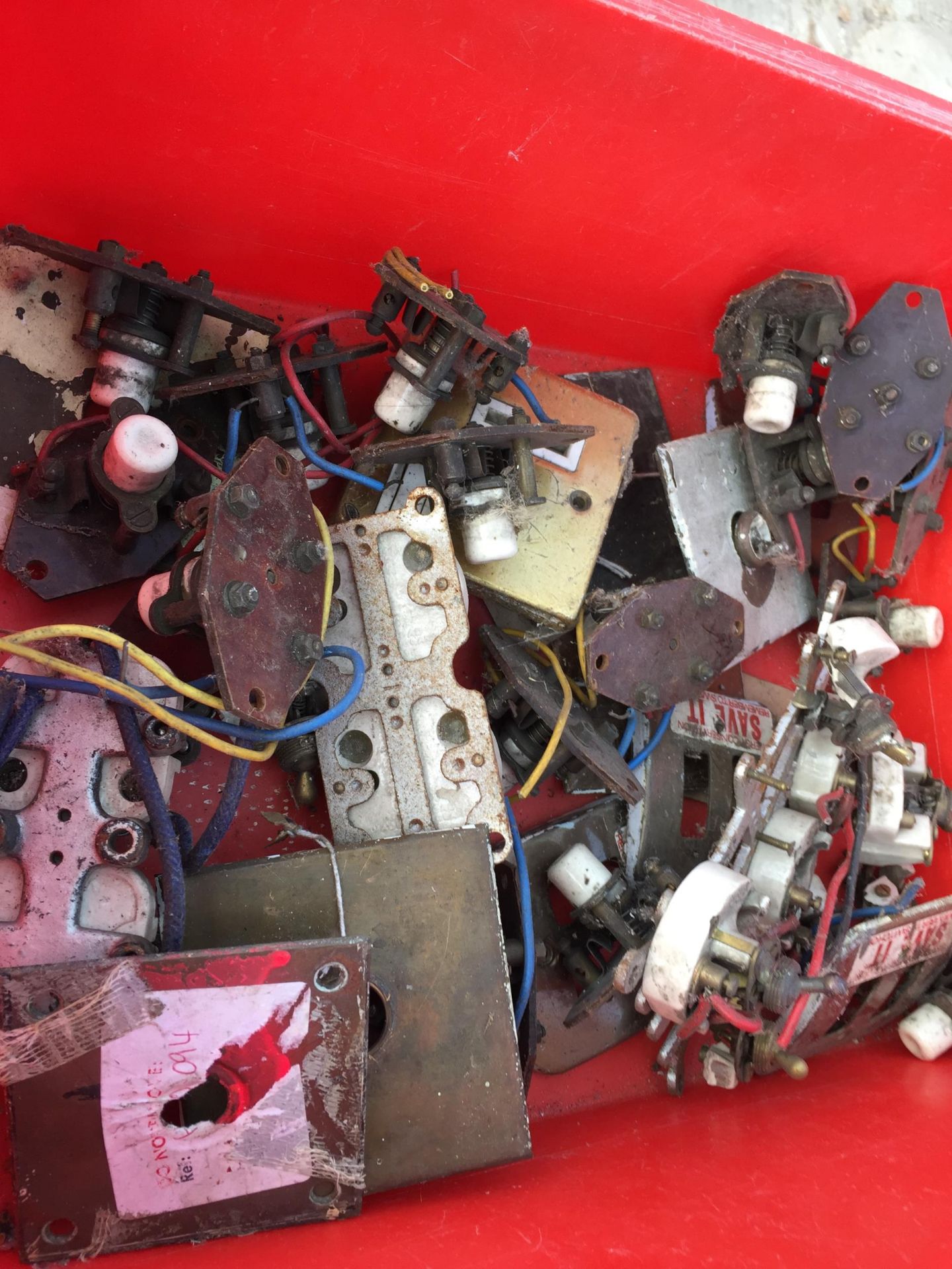 A LARGE ASSORTMENT OF VINTAGE LIGHT SWITCHES AND ELEVATOR BUTTONS ETC - Image 3 of 3