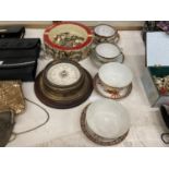 FOUR ORIENTAL CUPS AND SAUCERS, A LARGE ITALIAN CERAMIC BOWL WITH VINTAGE DECORATION, PLUS A ROUND