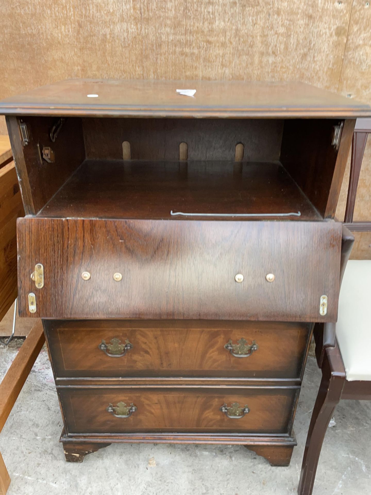 A MAHOGANY HIFI CABINET - Image 4 of 4