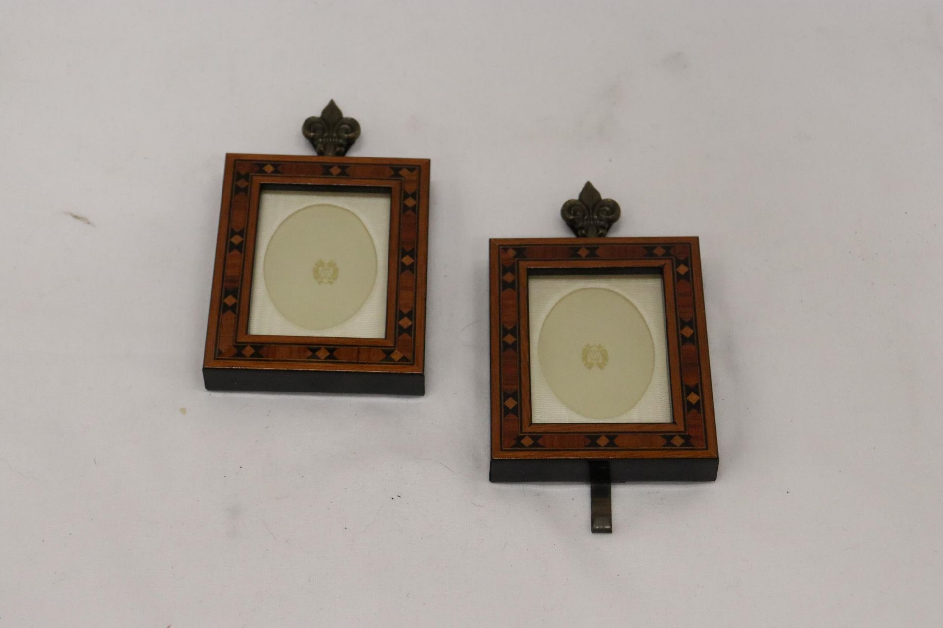 A PAIR OF SMALL INLAID WOODEN PHOTO FRAMES, 7CM X 8CM