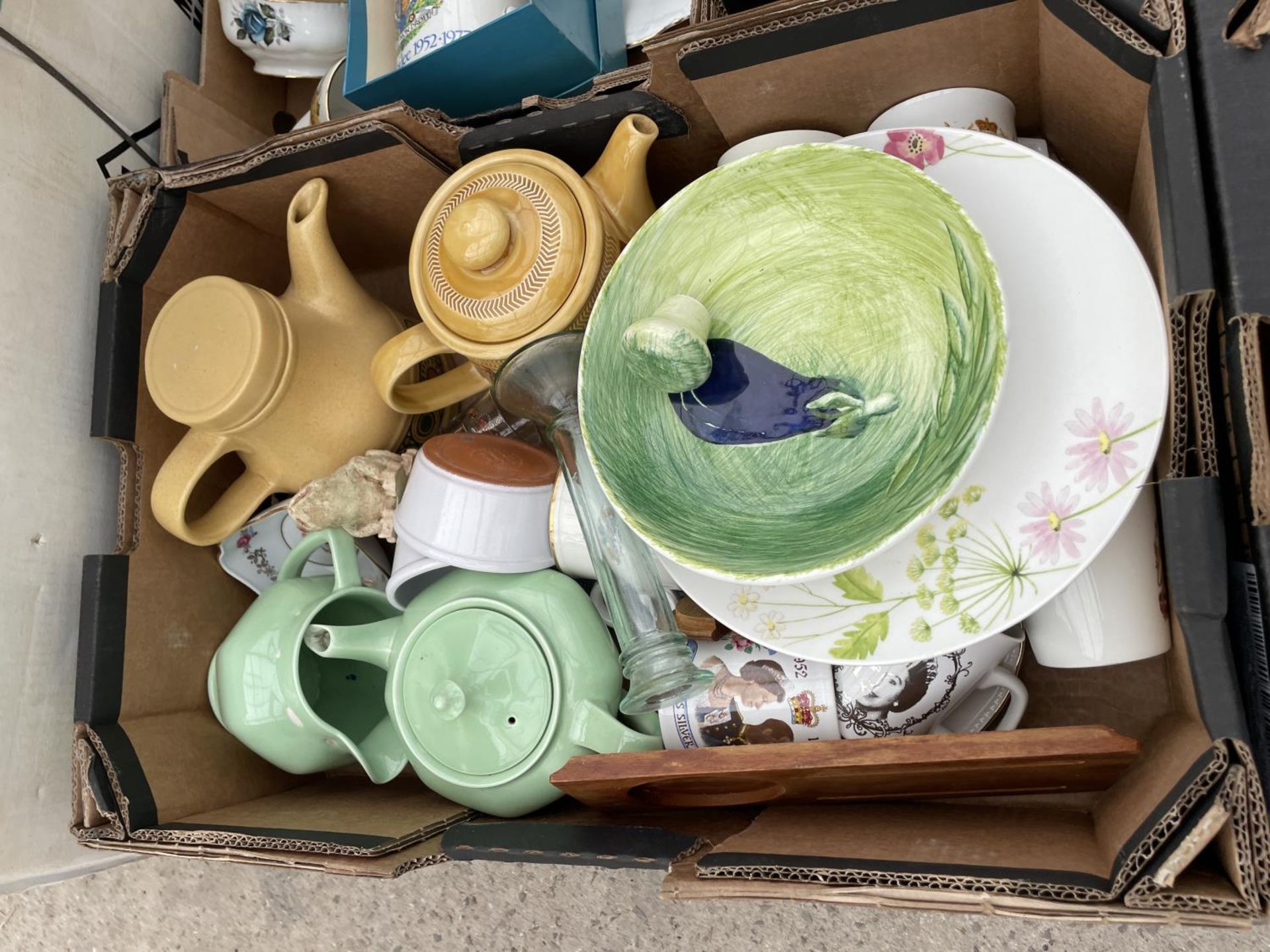 AN ASSORTMENT OF HOUSEHOLD CLEARANCE ITEMS - Image 3 of 5