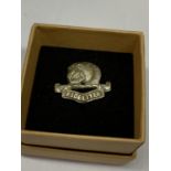 A VINTAGE ARMY FIDELITER CAP BADGE