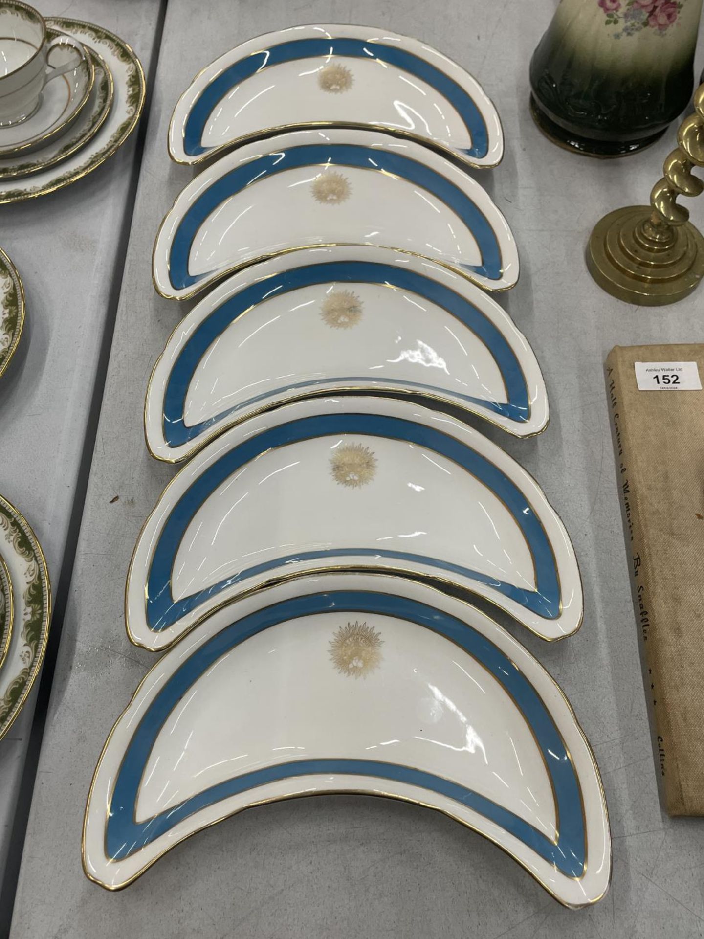 FIVE CROWN STAFFORDSHIRE CRESCENT SHAPED PLATES, WITH THE MOTTO 'HEAVENS LIGHT OUR GUIDE'