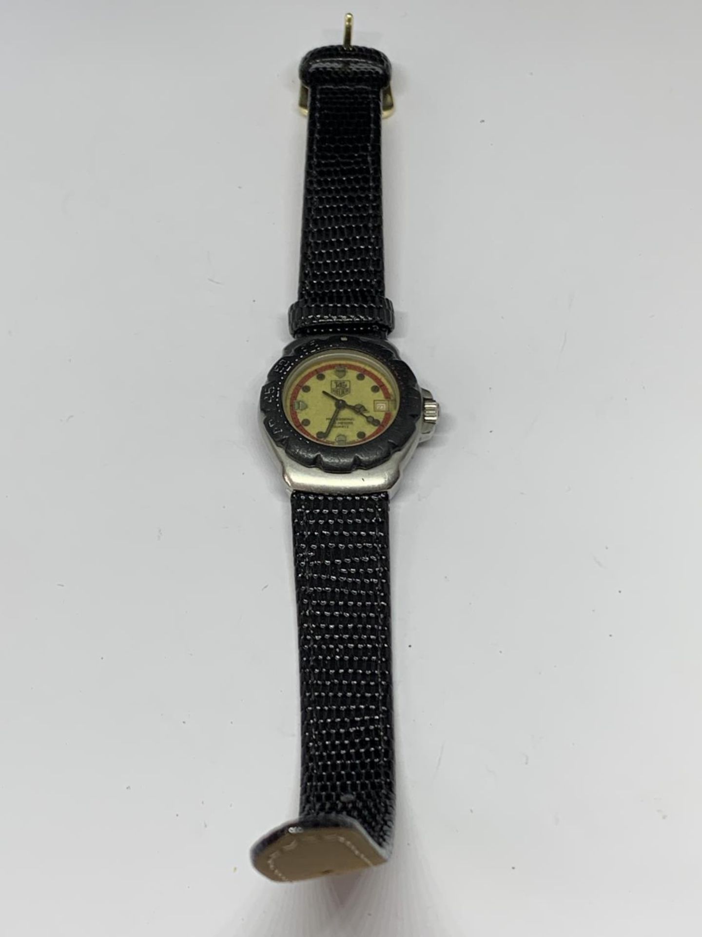 A VINTAGE TAG HEUER FORMULA I WRIST WATCH SEEN WORKING BUT NO WARRANTY