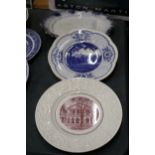 A QUANTITY OF VINTAGE BLUE AND WHITE PLATES TO INCLUDE A LARGE WEDGWOOD PLATTER 'YALE COLLEGE AND