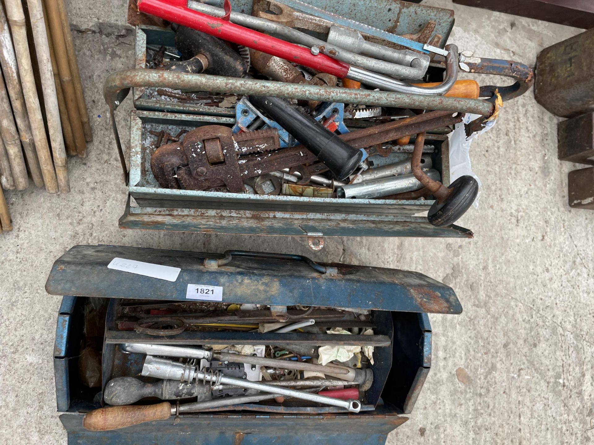 THREE VARIOUS TOOL BOXES AND AN ASSORTMENT OF HAND TOOLS TO INCLUDE STILSENS, SCREW DRIVERS AND A - Image 2 of 3