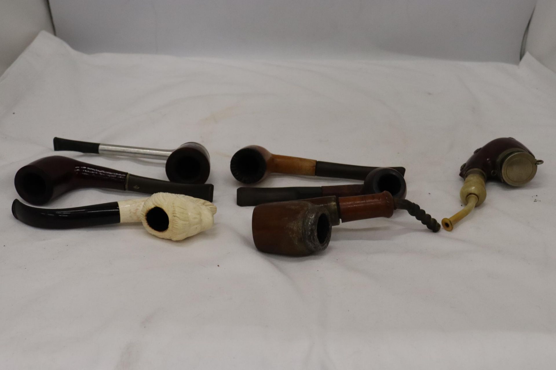 A COLLECTION OF VINTAGE PIPES TO INCLUDE ONE WITH A LION'S HEAD BOWL, GENUINE BLOCK MEERSCHAUM, - Image 7 of 7