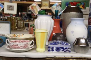 A QUANTITY OF CERAMICS TO INCLUDE VASES, BOWLS AND A TRINKET BOX