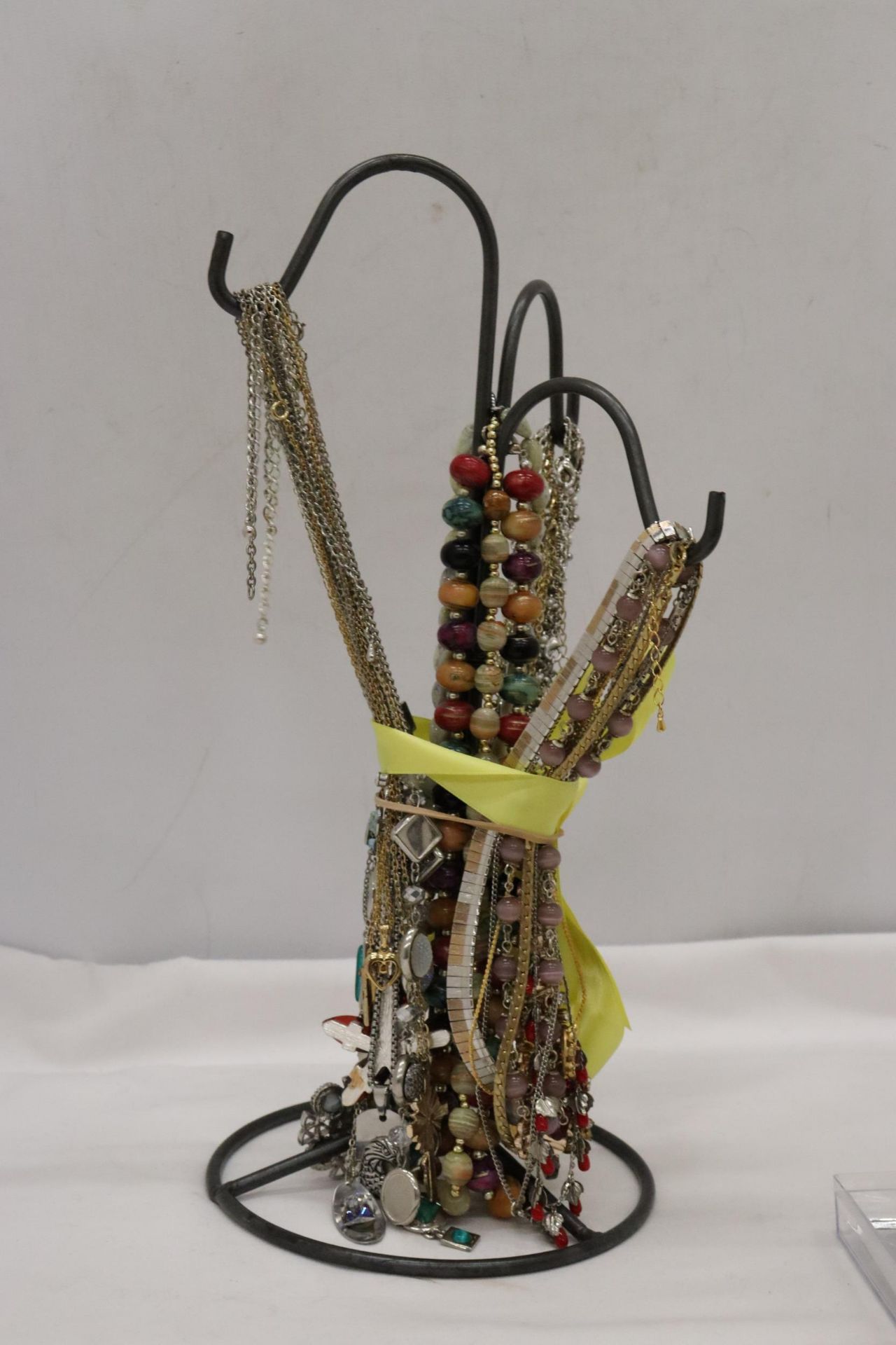 A JEWELLERY STAND WITH A QUANTITY OF NECKLACES PLUS A QUANTITY OF EARRINGS - Image 5 of 8