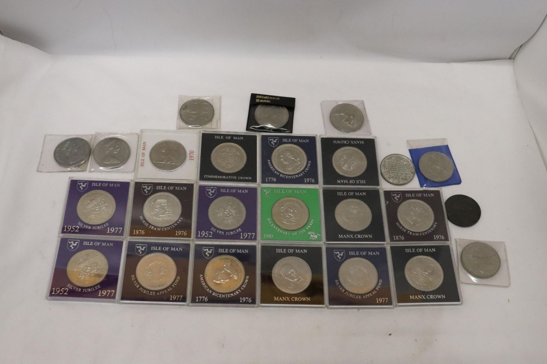 TWENTY FIVE COMMEMORATIVE CROWNS, THE GREAT BRITISH 1983 COIN COLLECTION AND GREAT BRITAIN PENNIES - Image 6 of 9