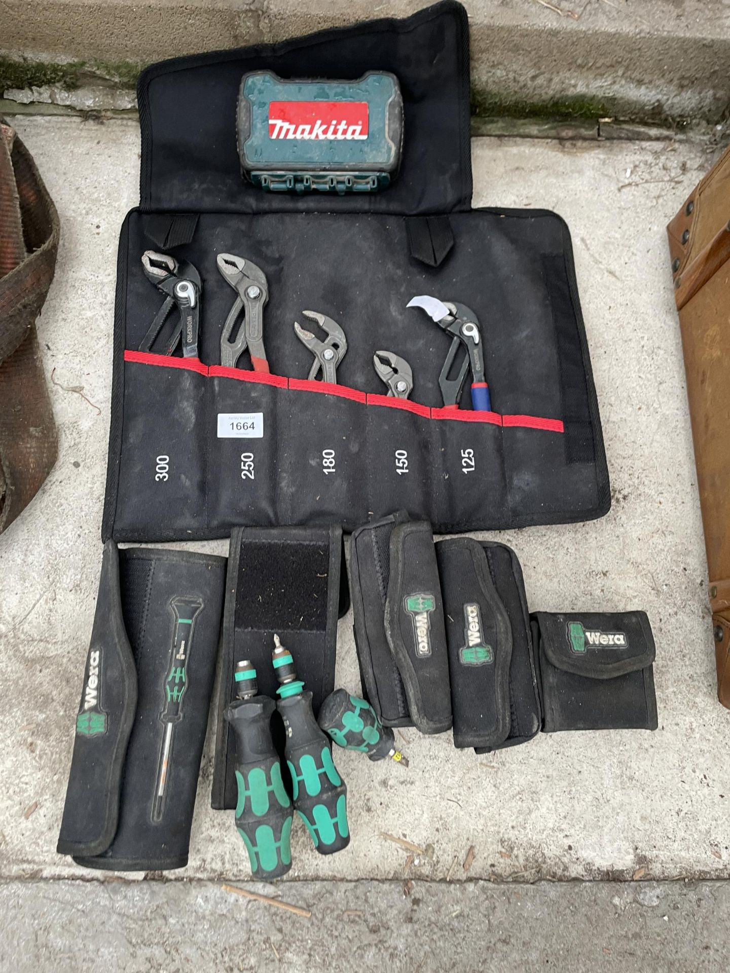 AN ASSORTMENT OF TOOLS TO INCLUDE PLIERS AND SCREW DRIVERS ETC