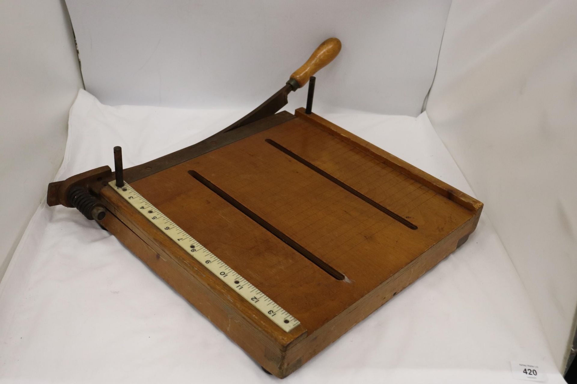 A VINTAGE WOODEN GUILLOTINE - Image 3 of 5