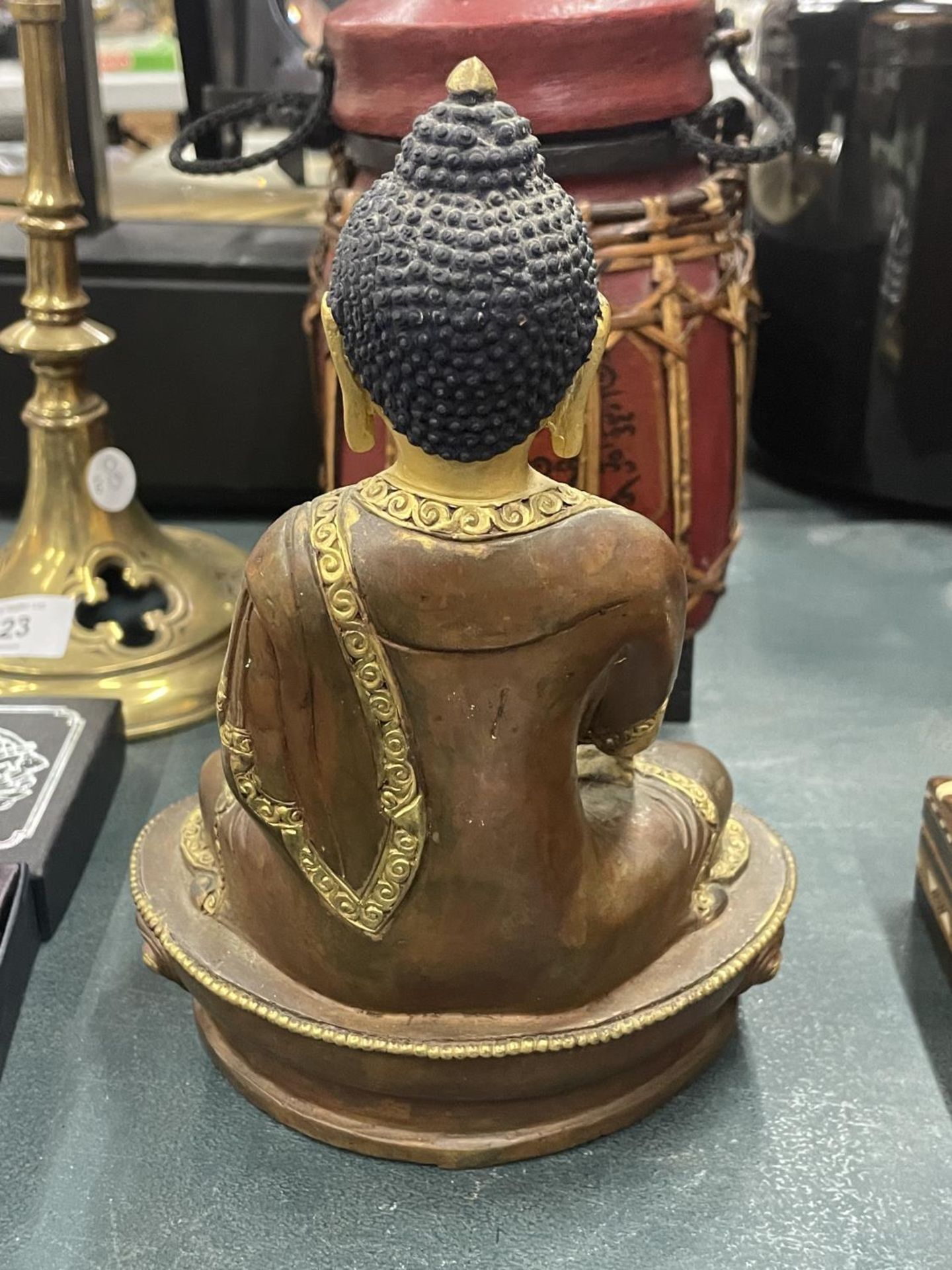A GOLD PLATED AND BRONZE BUDDAH FIGURE, HEIGHT 22CM - Image 3 of 3